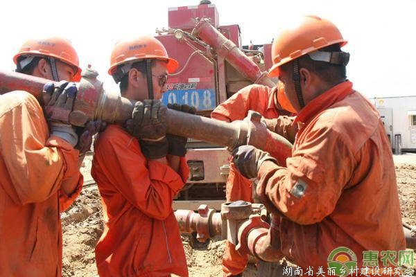 国家发文：2019年建筑工人实名制全国实行，农民工可以按月领工资！