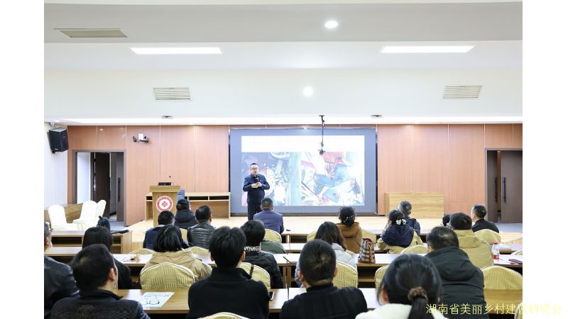 湖南省工业贸易学校2025年秋季消防知识讲座暨应急疏散灭火演练圆满举行